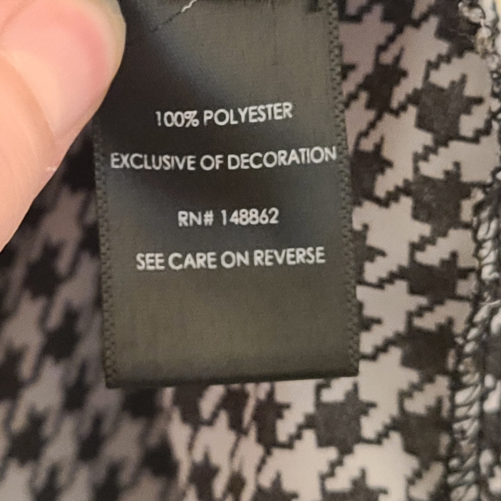 Black and White Houndstooth Button-Up Shirt with Contrast Collar - TORRID - Picture 3 of 5
